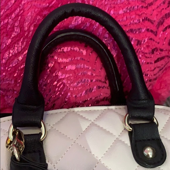 Adorable Purse - Picture 5 of 6